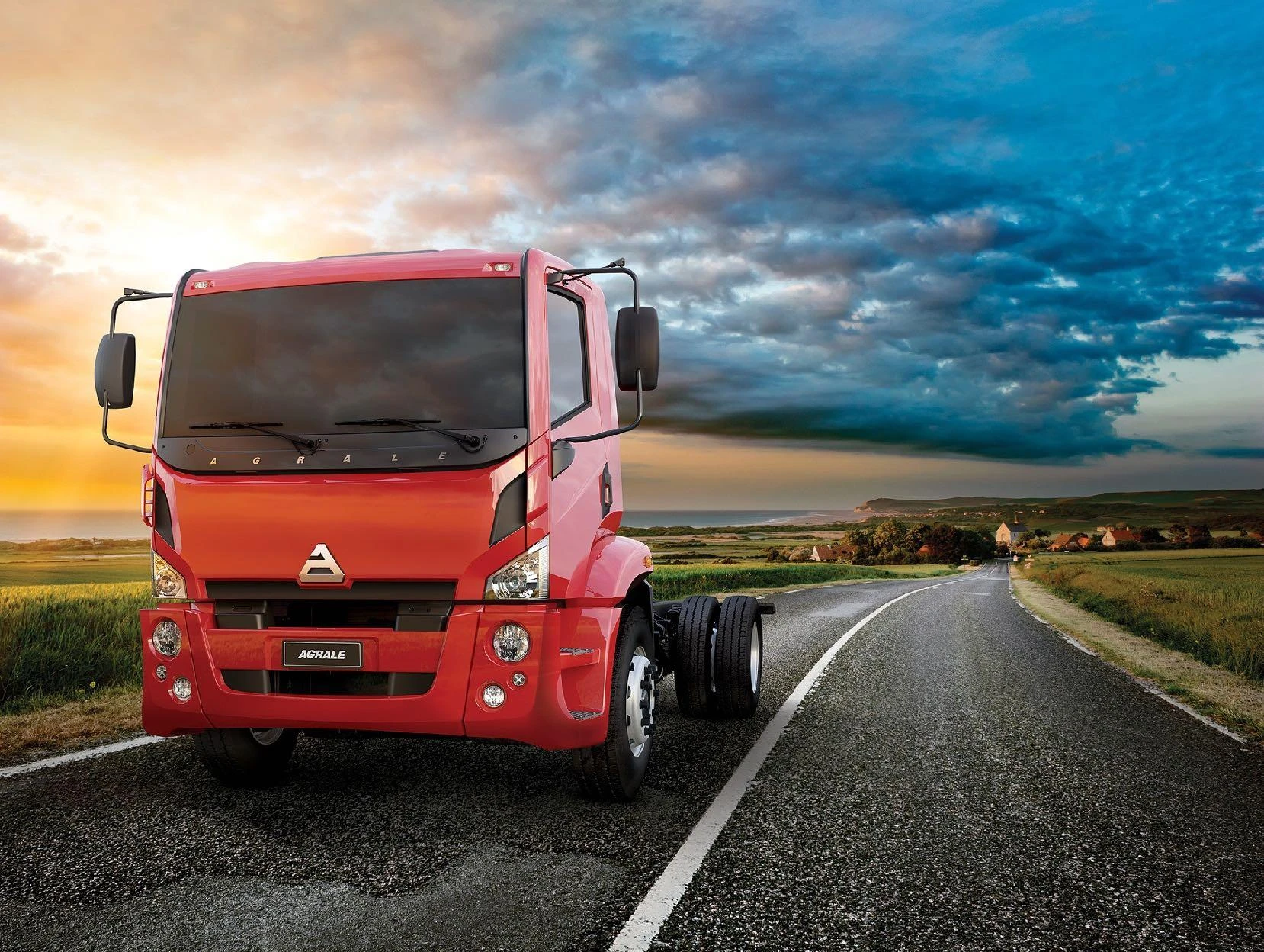 Caminhão Agrale vermelho em rodovia
